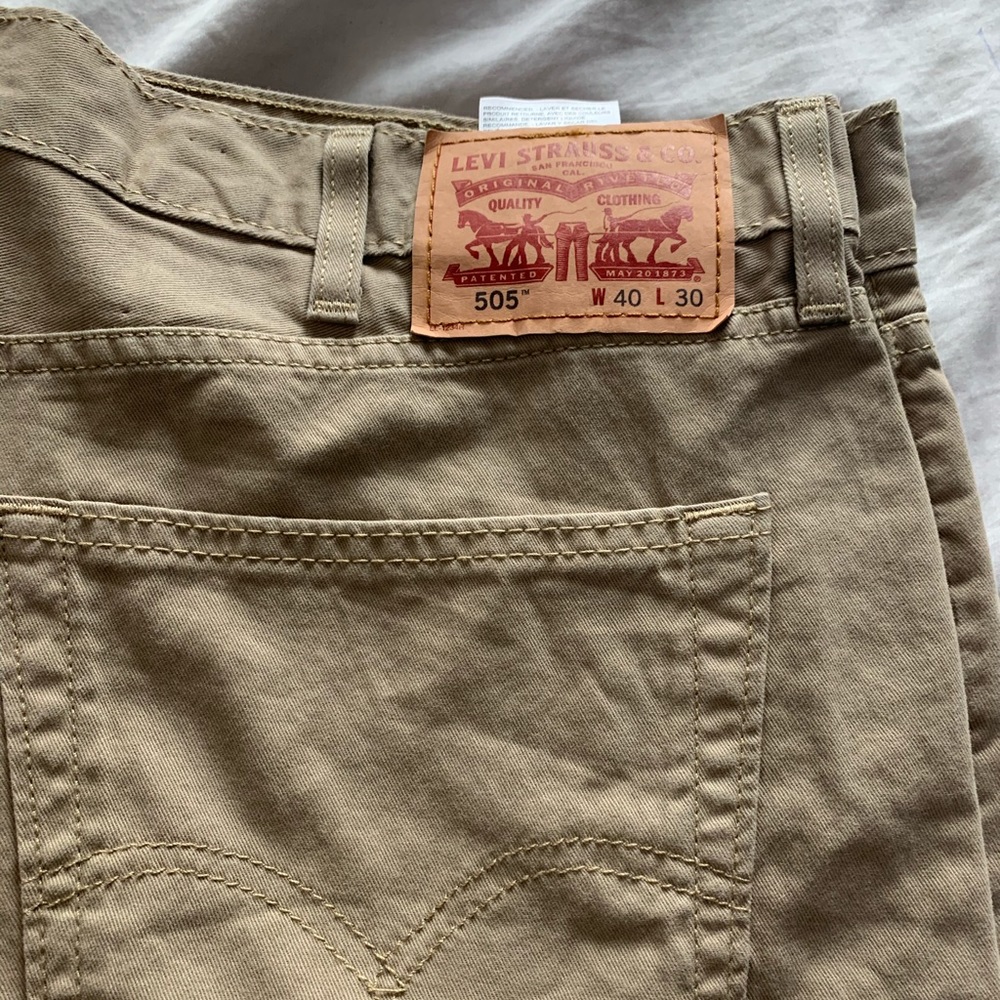 BNWOT men’s Levi’s khaki 505 pants